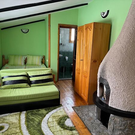 Mama Emiliya Guest House Beli Iskar Luaran gambar