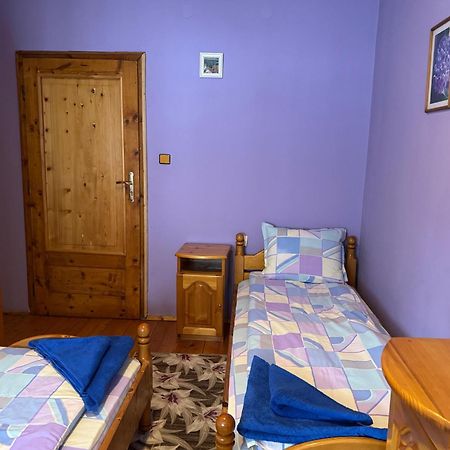Mama Emiliya Guest House Beli Iskar Luaran gambar