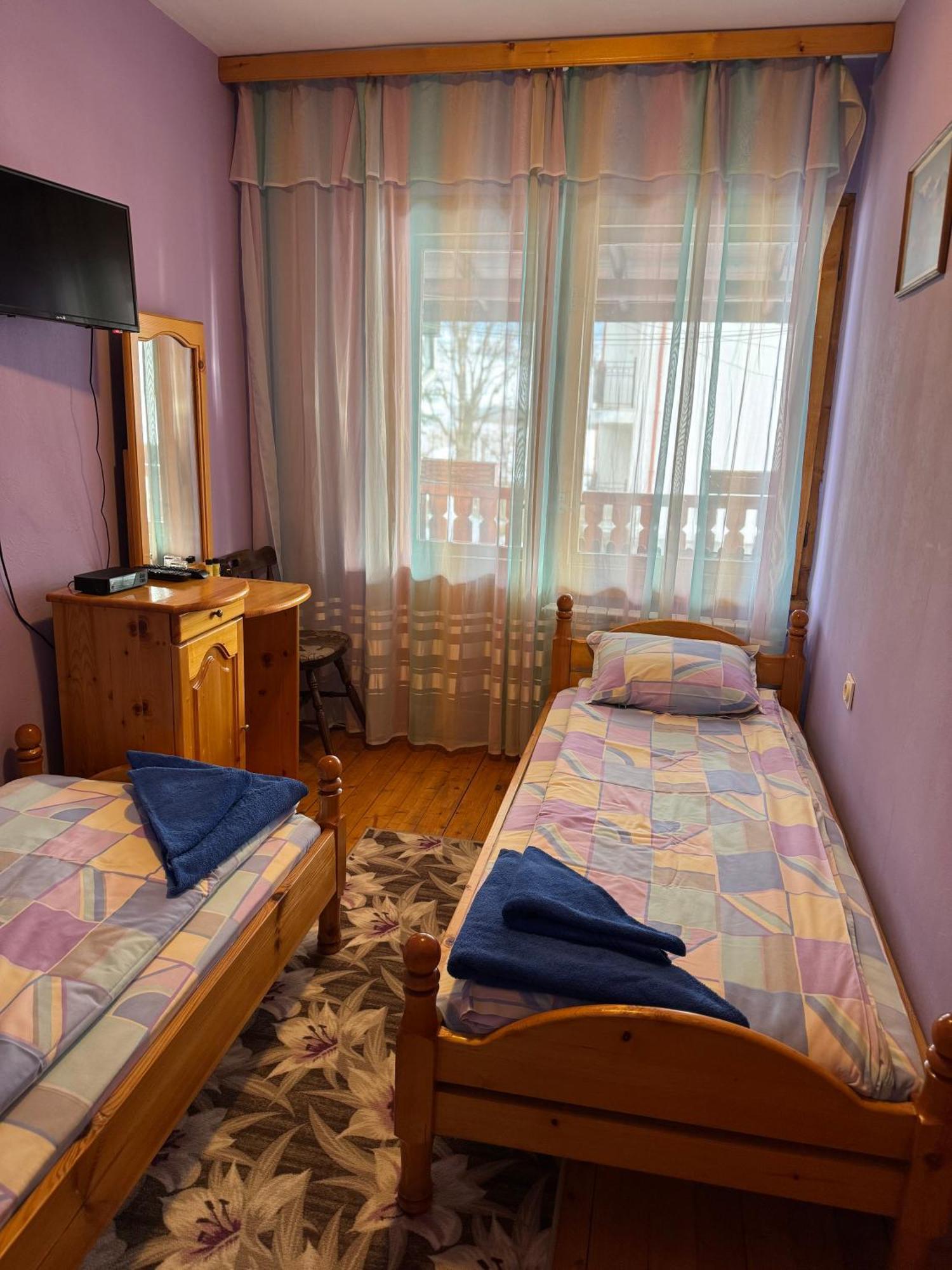 Mama Emiliya Guest House Beli Iskar Luaran gambar