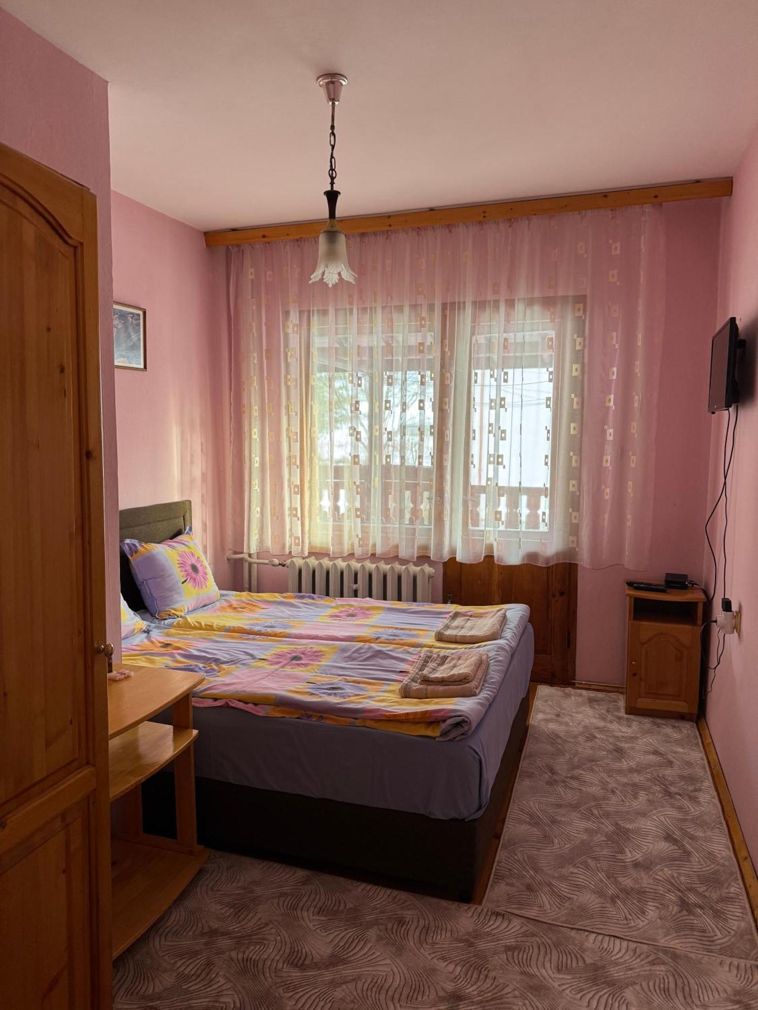 Mama Emiliya Guest House Beli Iskar Luaran gambar