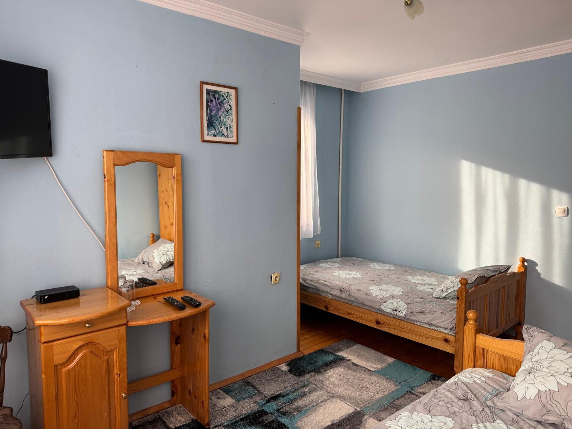 Mama Emiliya Guest House Beli Iskar Luaran gambar