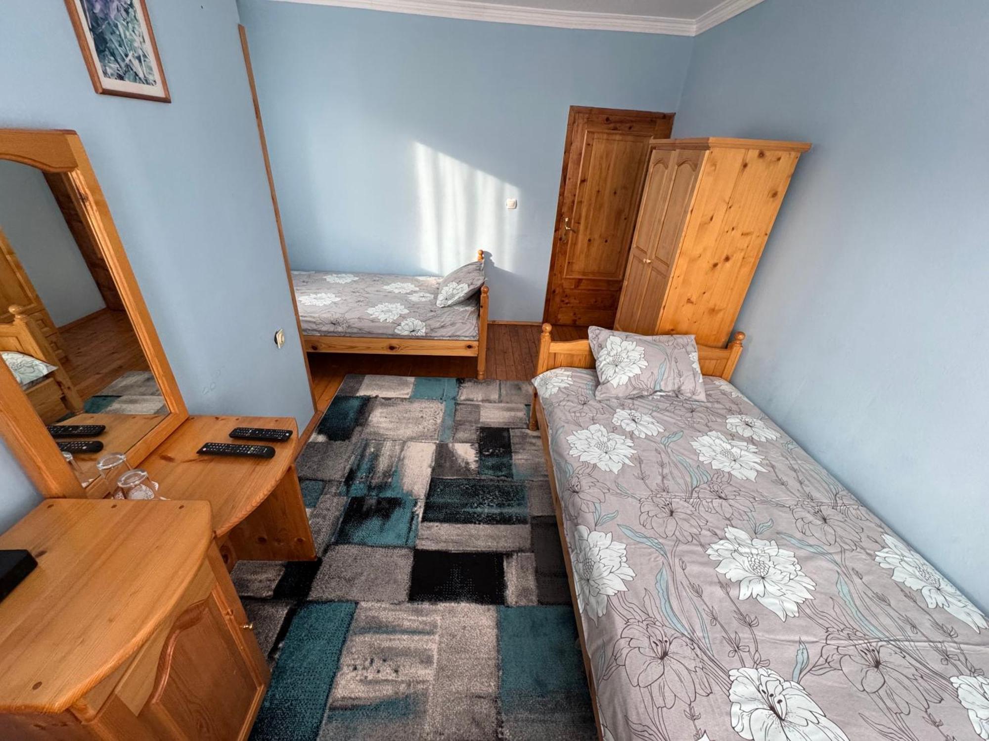 Mama Emiliya Guest House Beli Iskar Luaran gambar