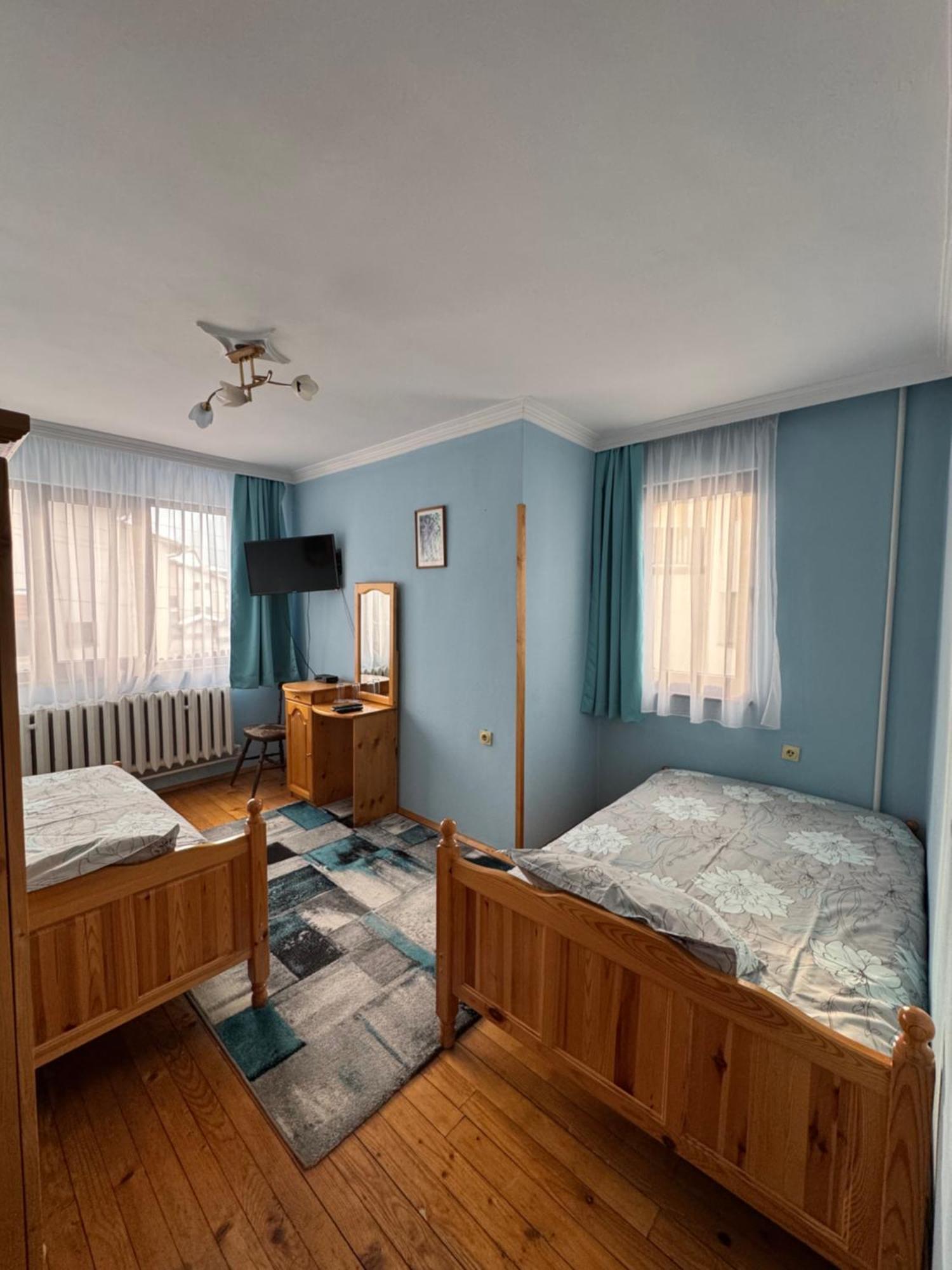 Mama Emiliya Guest House Beli Iskar Luaran gambar